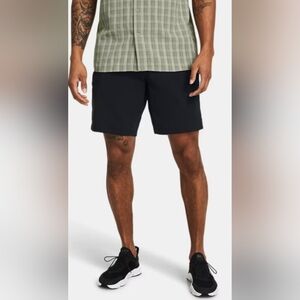 Under Armour Men's Shorts– Black, Size 40